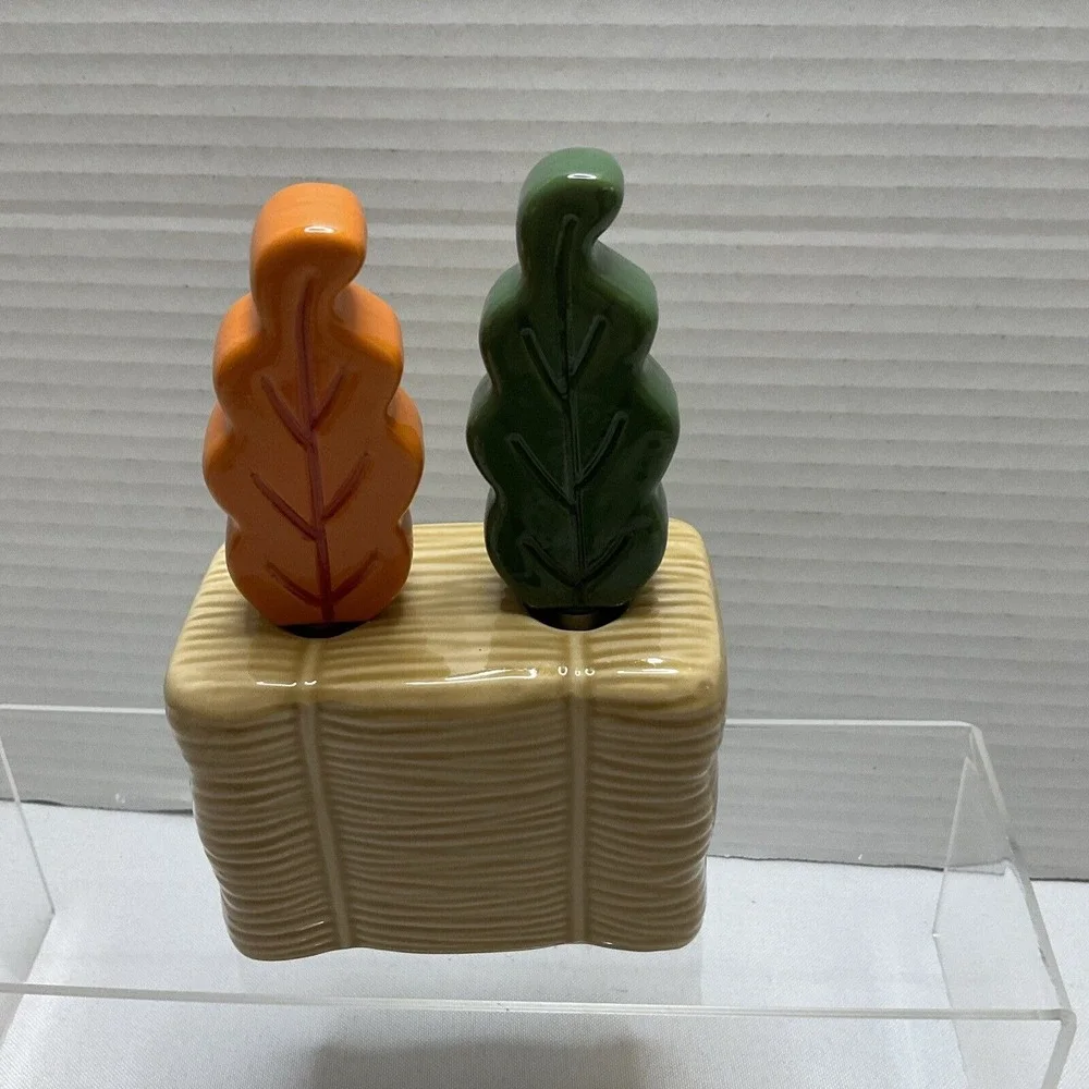 Leaf Design Cheese/Butter Spreaders Set With Ceramic Straw Bale‎ Holder